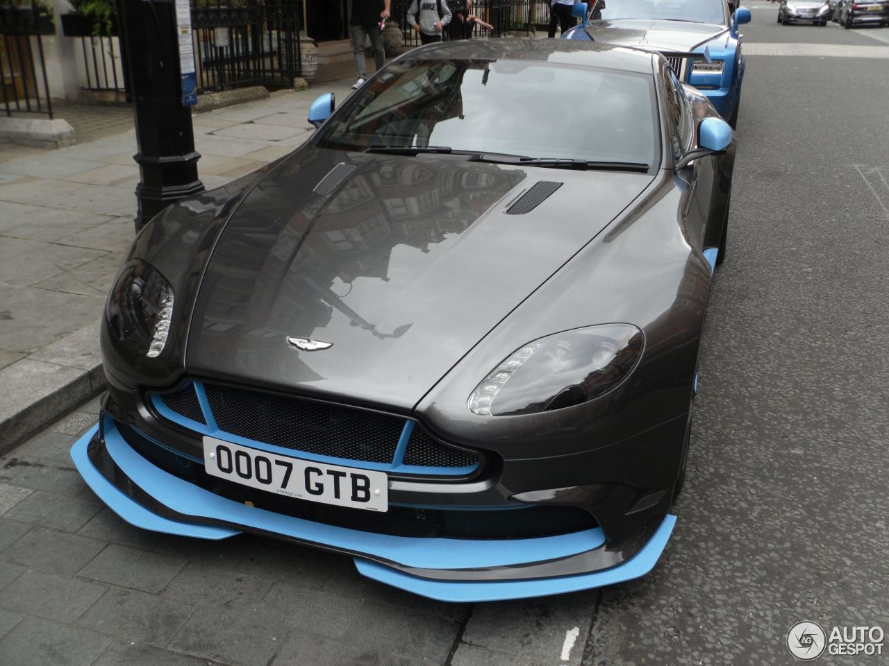 Aston Martin Vantage GT8