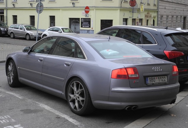 Audi S8 D3