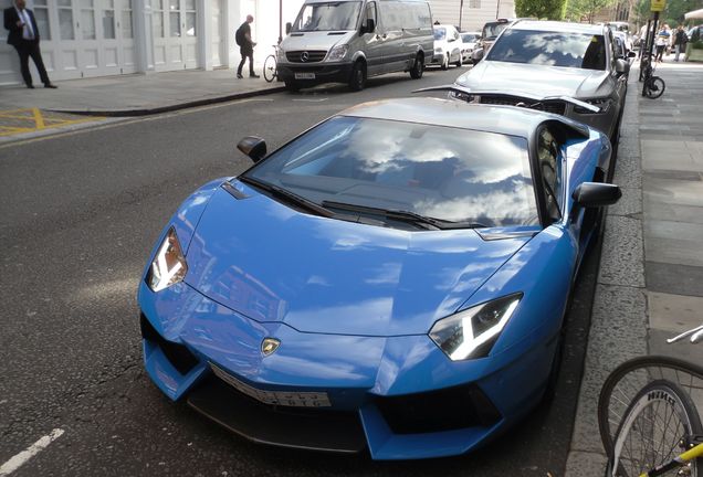 Lamborghini Aventador LP700-4