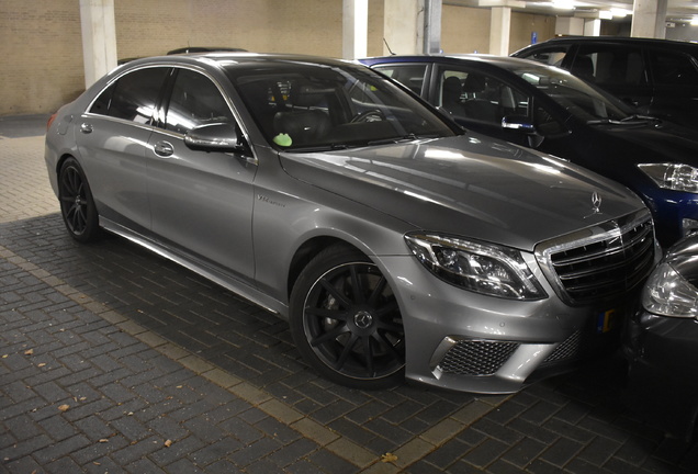 Mercedes-Benz S 65 AMG V222