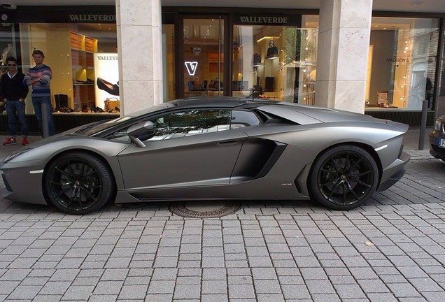 Lamborghini Aventador LP700-4 Roadster