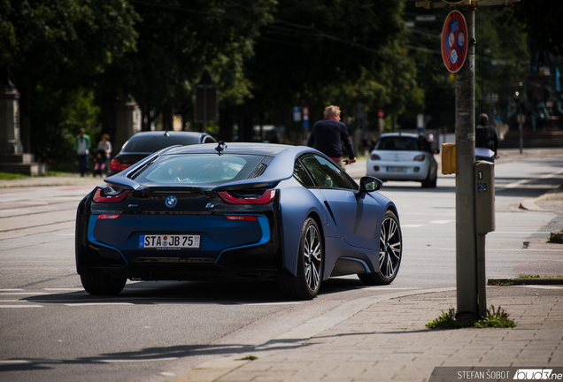 BMW i8