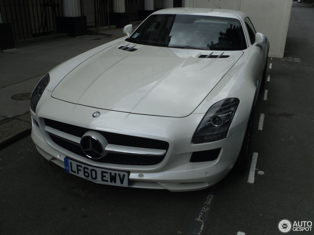 Mercedes-Benz SLS AMG