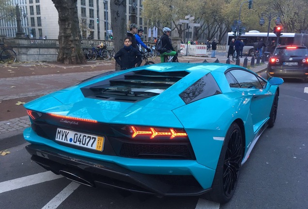 Lamborghini Aventador S LP740-4