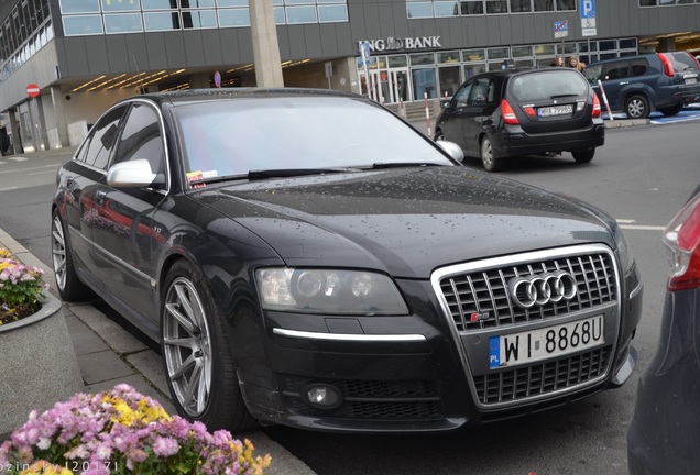 Audi S8 D3