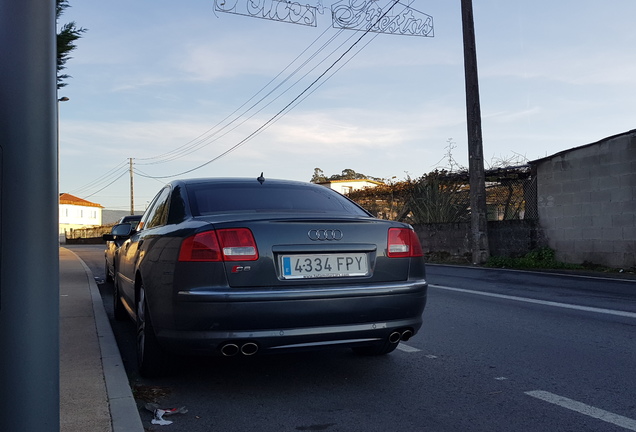 Audi S8 D3