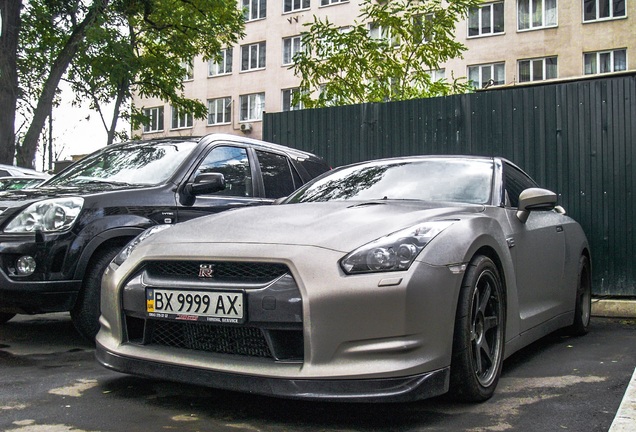 Nissan GT-R