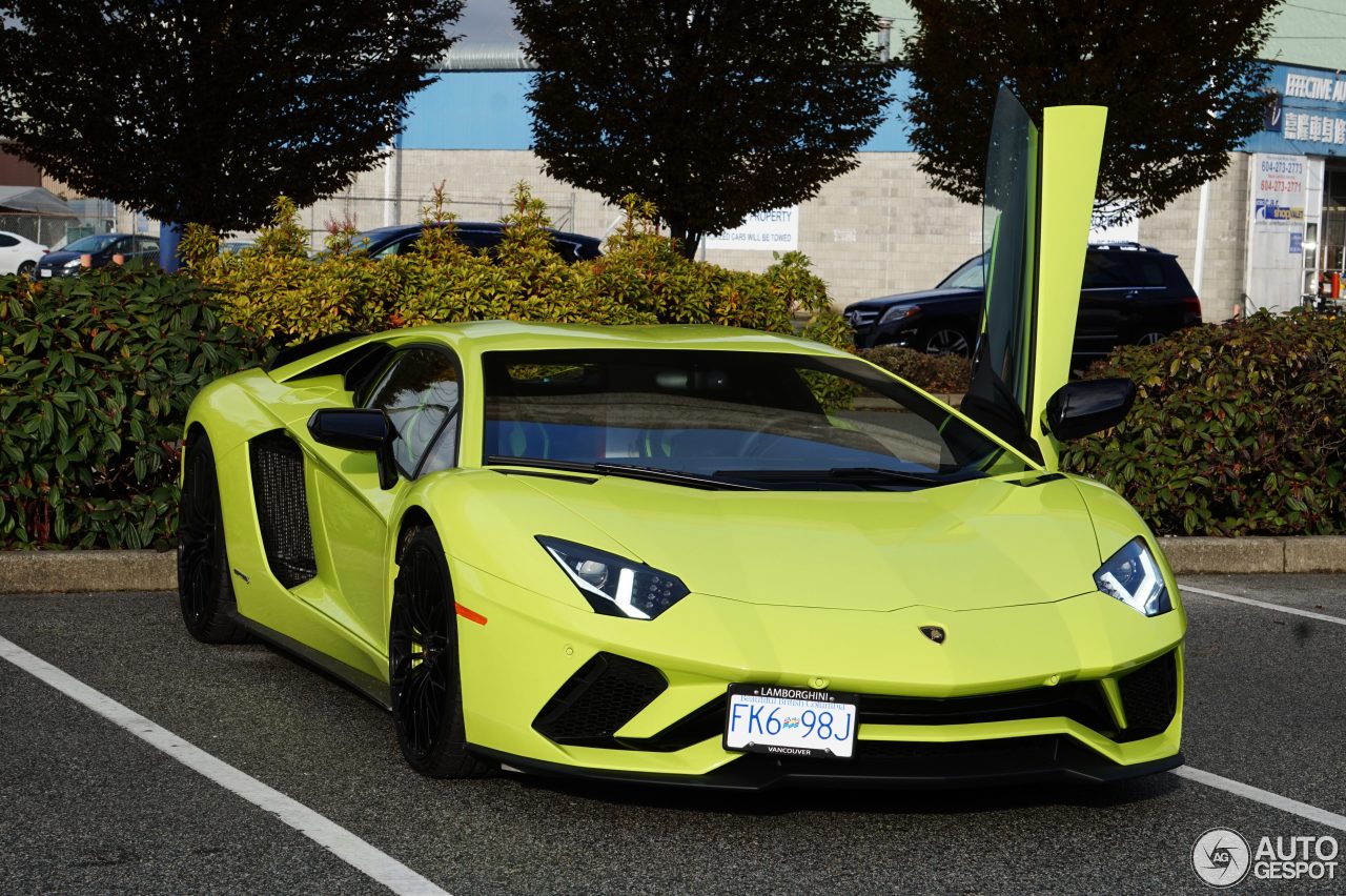 Lamborghini Aventador S LP740-4