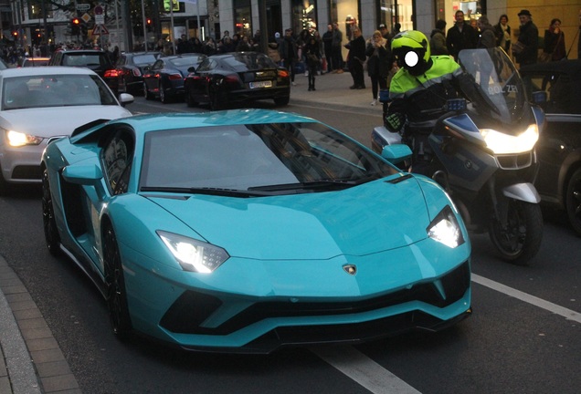 Lamborghini Aventador S LP740-4