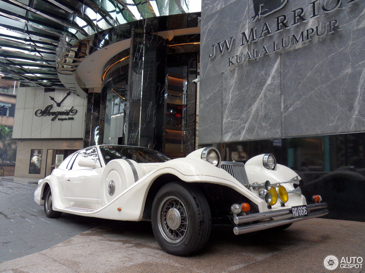 Mitsuoka Le-Seyde