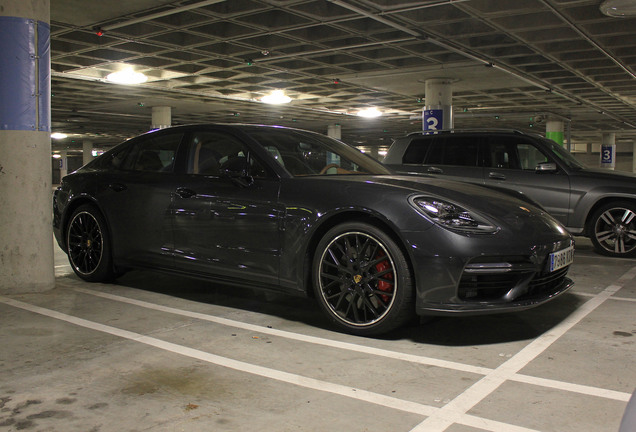 Porsche 971 Panamera Turbo