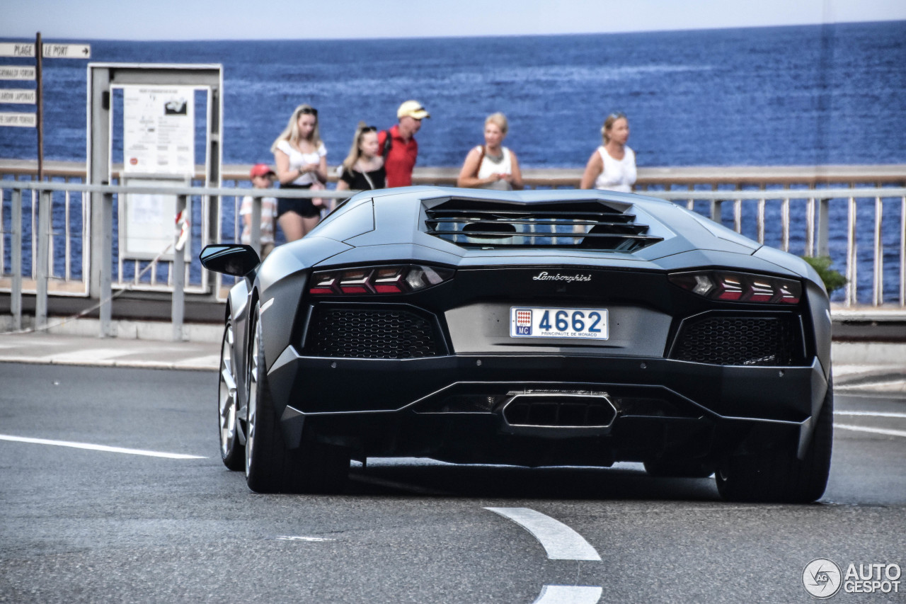 Lamborghini Aventador LP700-4