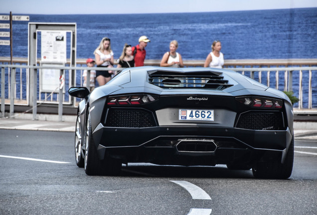 Lamborghini Aventador LP700-4