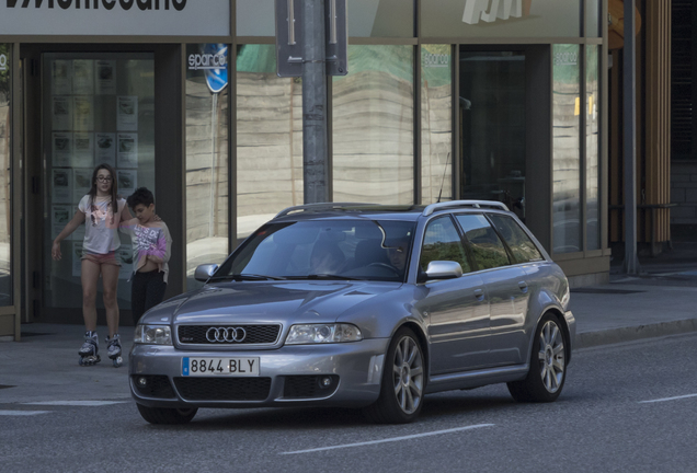 Audi RS4 Avant B5