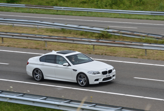 BMW M5 F10 2011