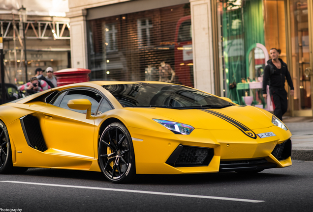 Lamborghini Aventador LP700-4