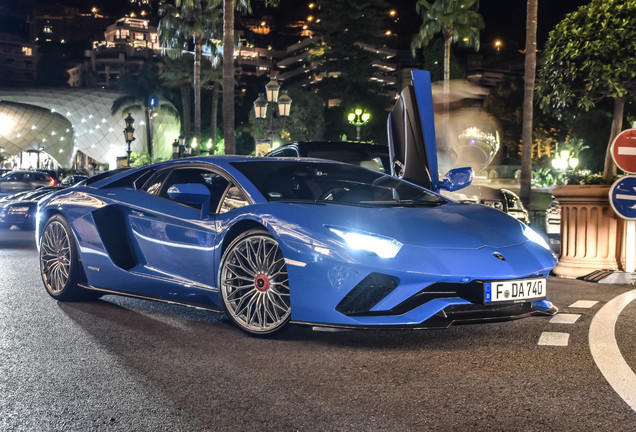 Lamborghini Aventador S LP740-4