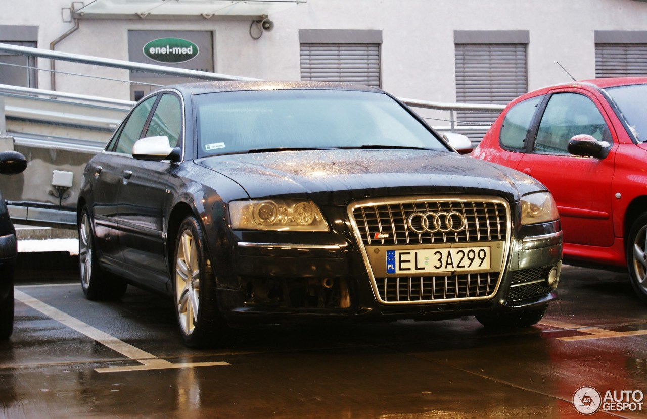 Audi S8 D3