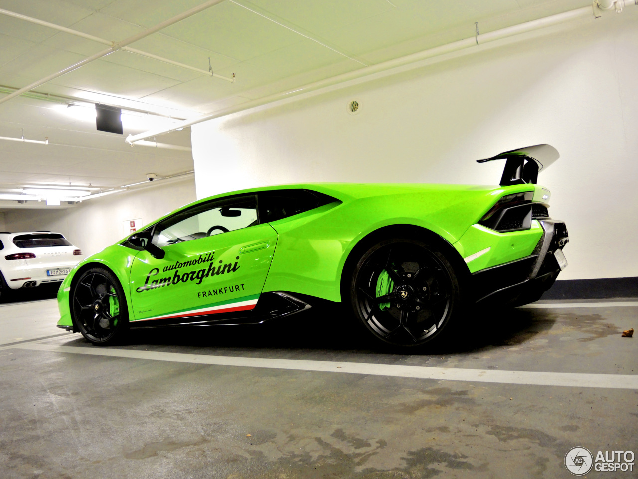 Lamborghini Huracán LP640-4 Performante