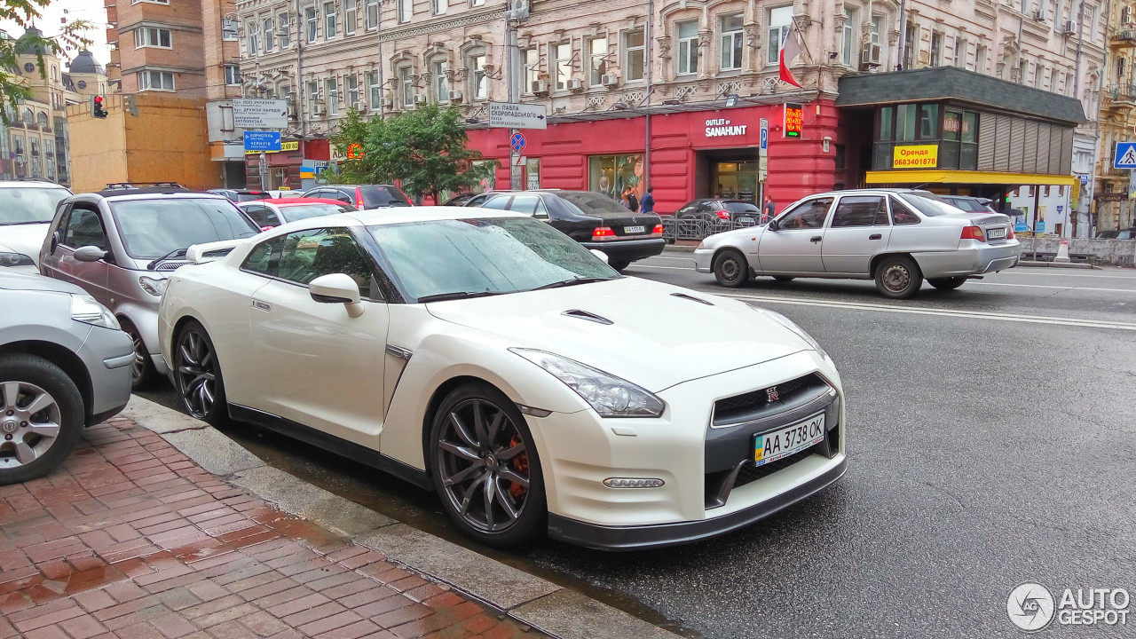 Nissan GT-R 2012