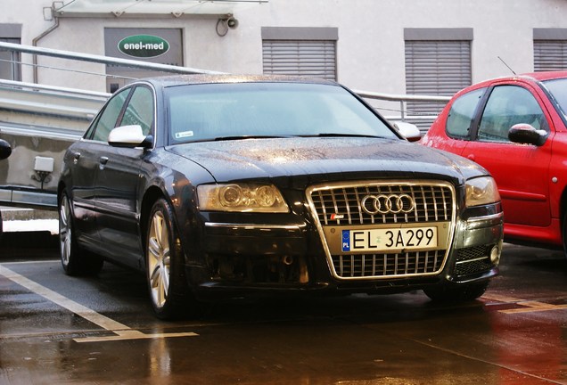 Audi S8 D3