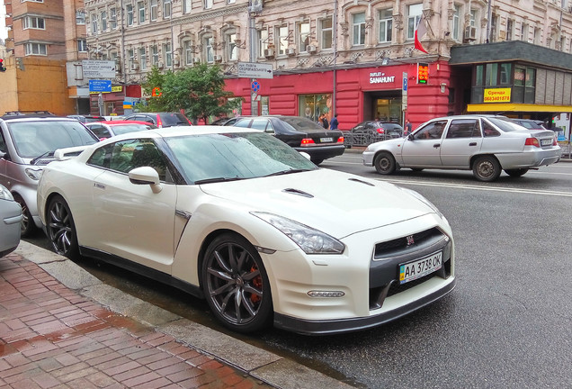 Nissan GT-R 2012