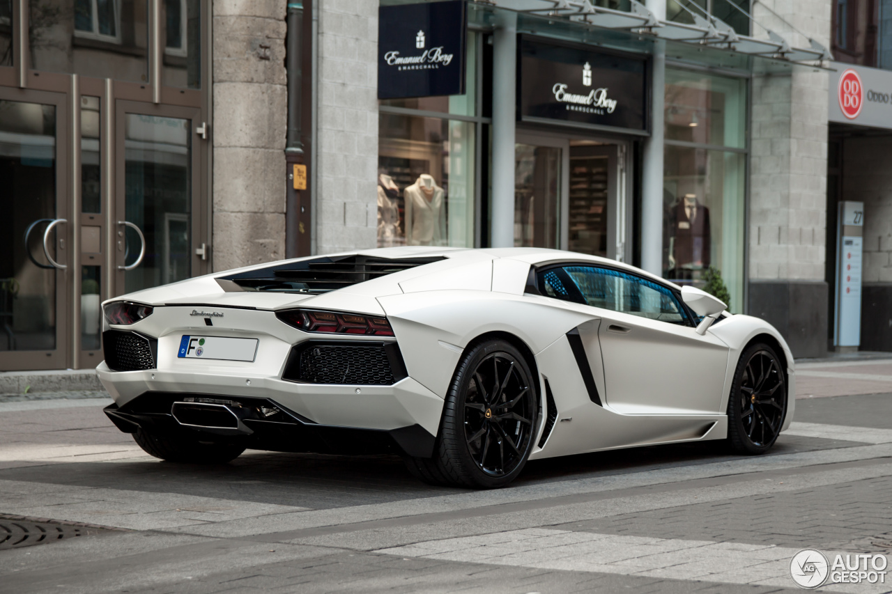 Lamborghini Aventador LP700-4