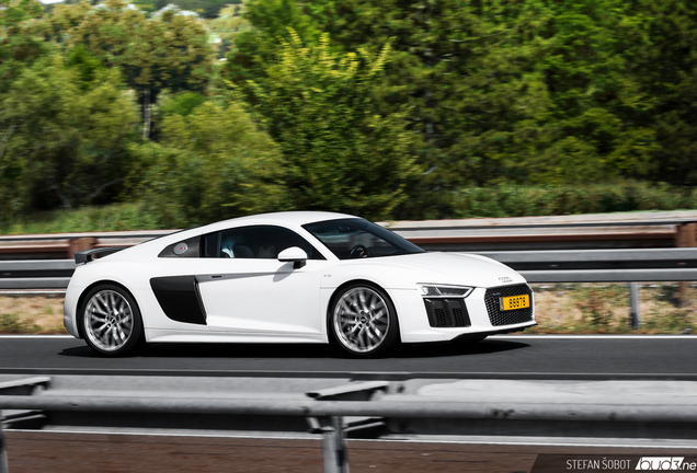 Audi R8 V10 Plus 2015