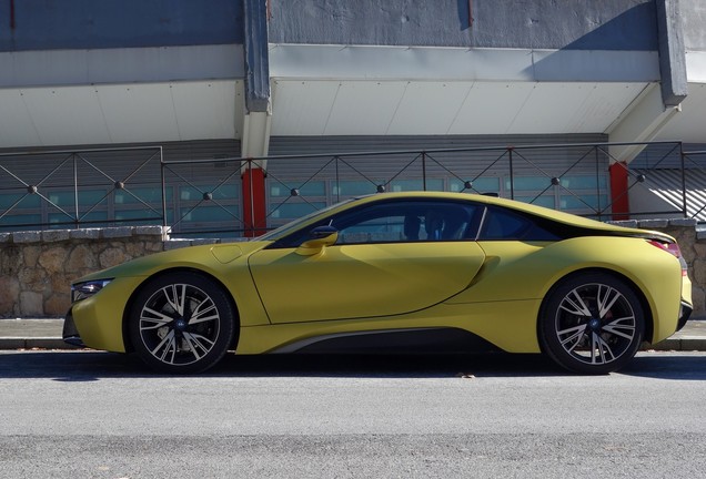 BMW i8 Protonic Frozen Yellow Edition