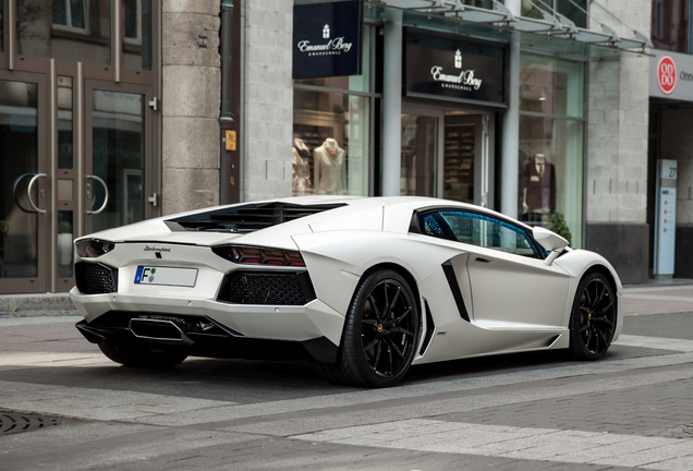 Lamborghini Aventador LP700-4