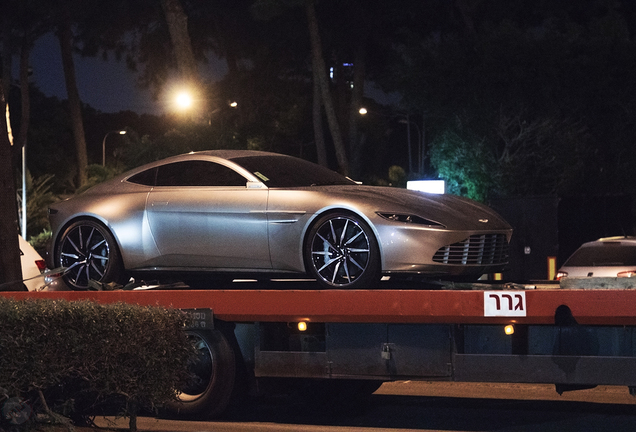 Aston Martin DB10