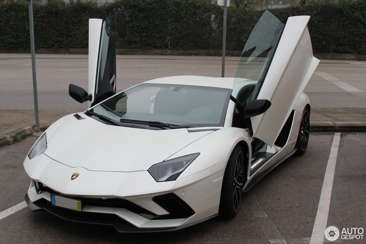 Lamborghini Aventador S LP740-4