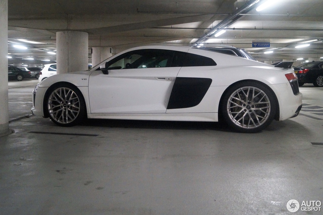 Audi R8 V10 Plus 2015