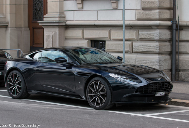 Aston Martin DB11