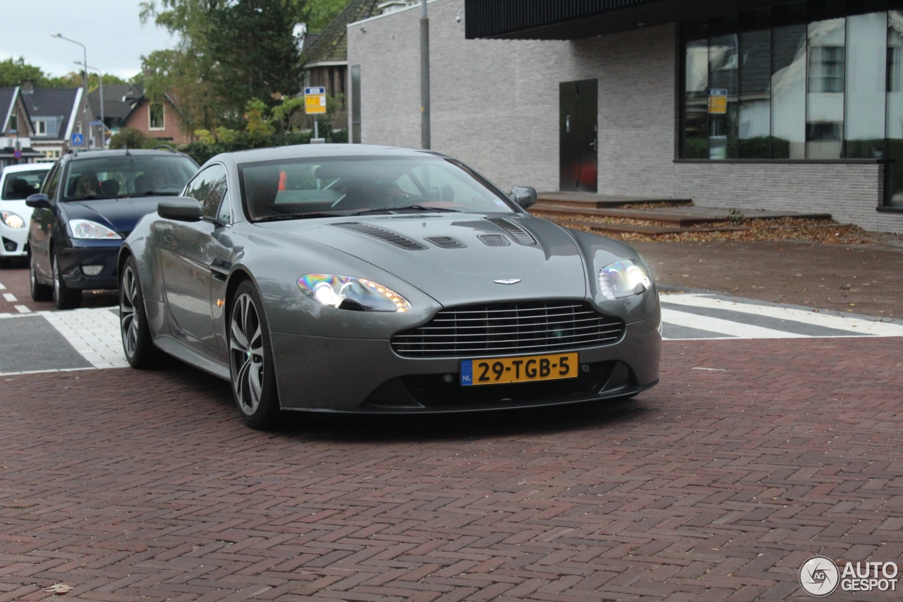 Aston Martin V12 Vantage