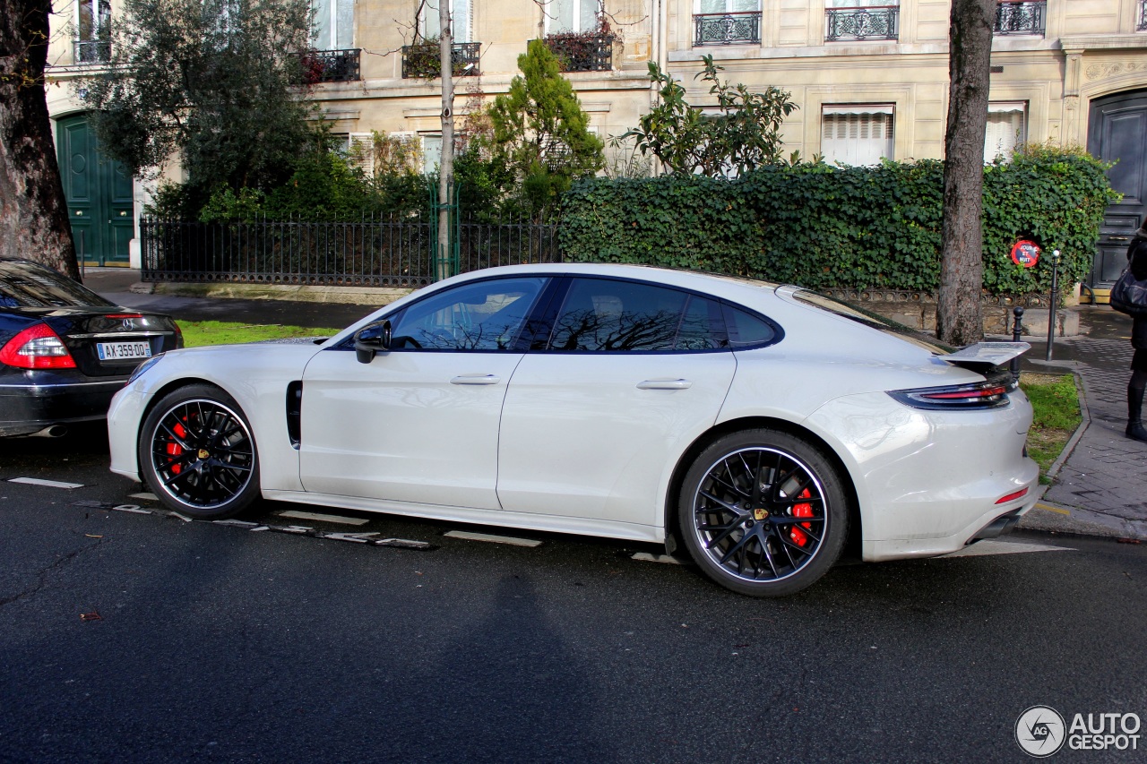 Porsche 971 Panamera Turbo