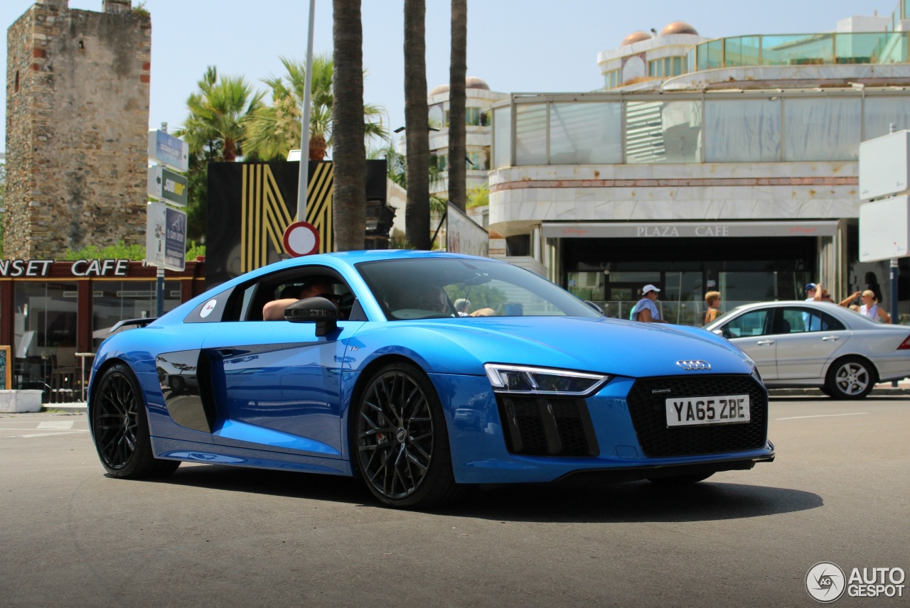 Audi R8 V10 Plus 2015