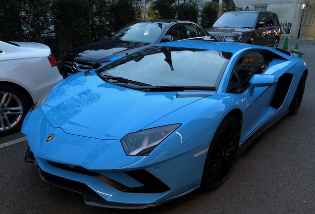 Lamborghini Aventador S LP740-4