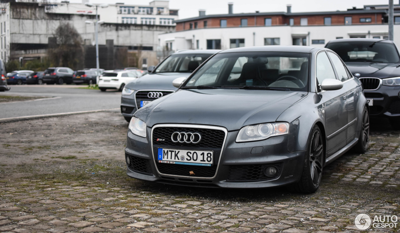 Audi RS4 Sedan