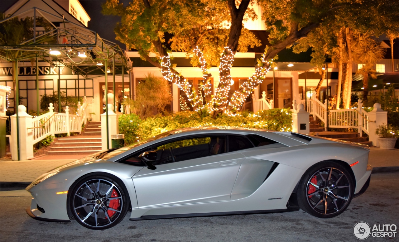 Lamborghini Aventador S LP740-4