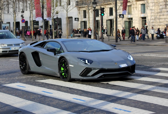 Lamborghini Aventador S LP740-4