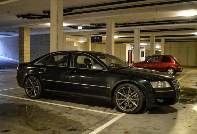 Audi S8 D3