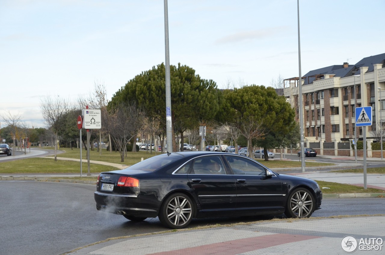 Audi S8 D3