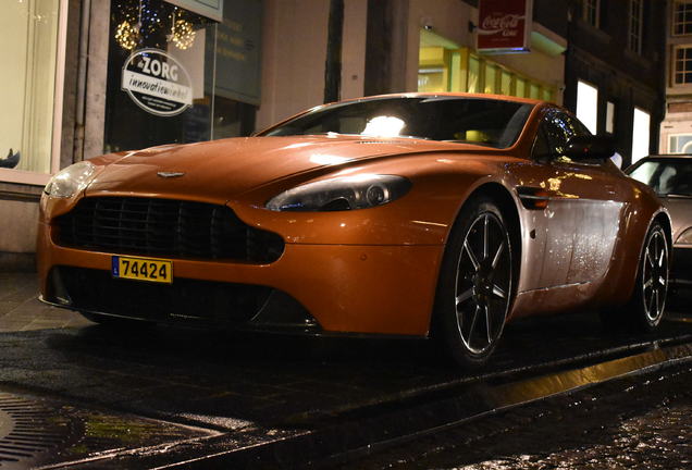 Aston Martin V8 Vantage 2012