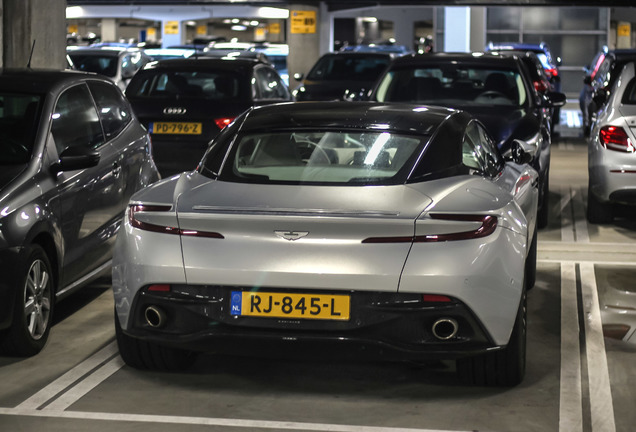 Aston Martin DB11