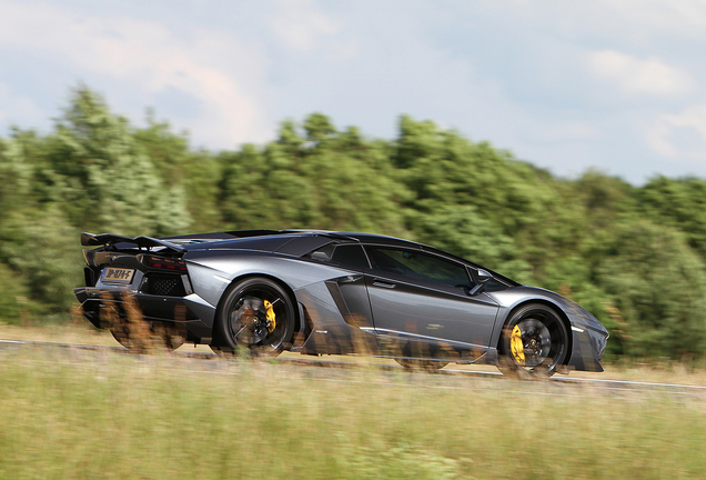 Lamborghini Aventador LP700-4 Roadster