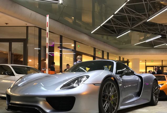 Porsche 918 Spyder Weissach Package