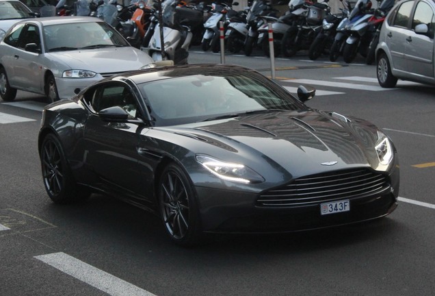 Aston Martin DB11