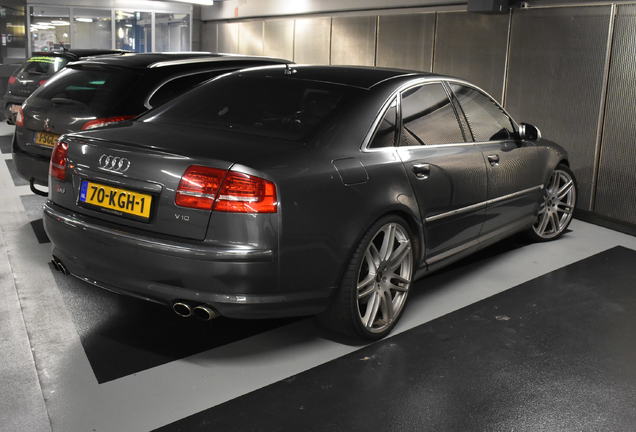 Audi S8 D3