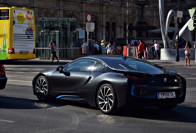 BMW i8